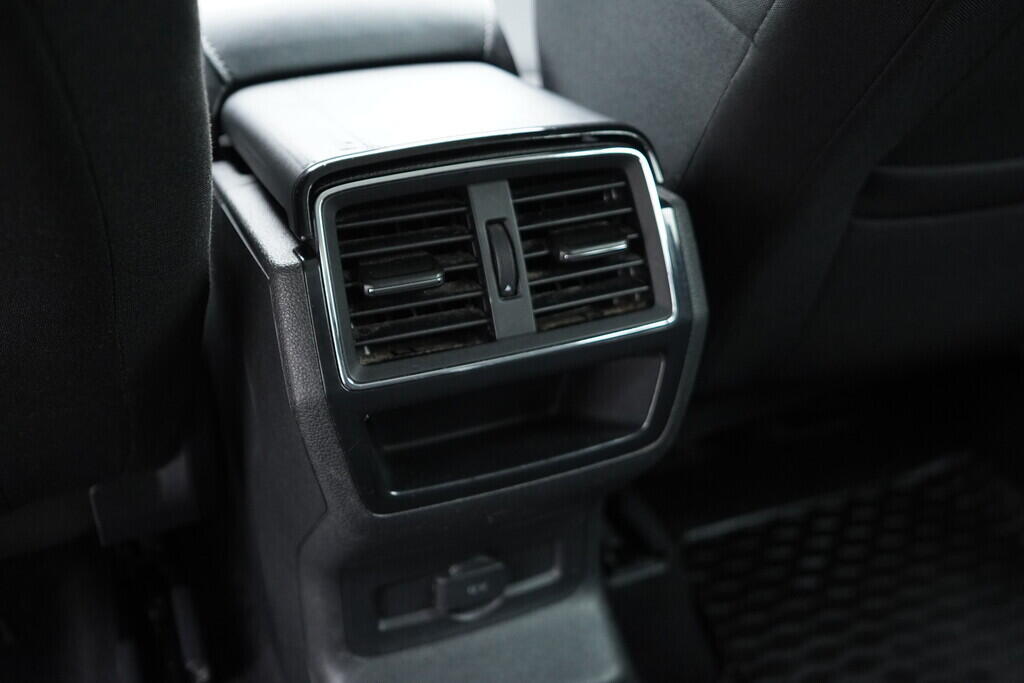 OV190V08321_34.webp_KAROQ Ambition 1.6 TDI 85 kW manuál, DPH
