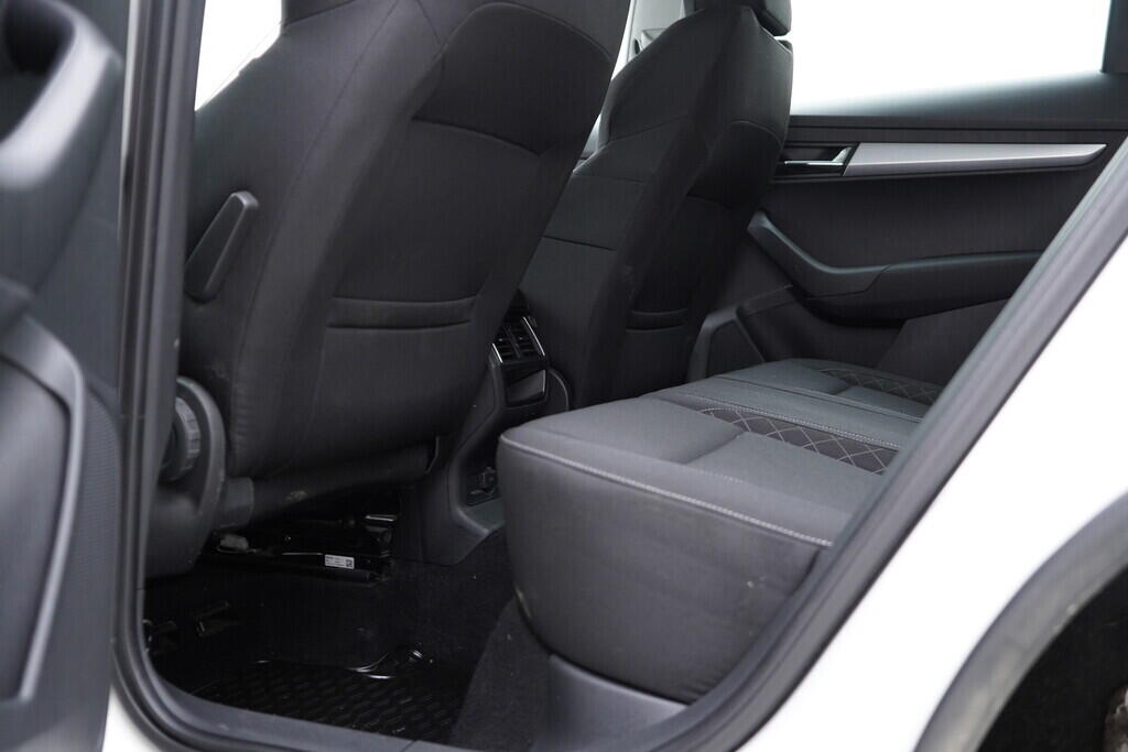 OV190V08322_35.webp_KAROQ Ambition 1.6 TDI 85 kW automat, DPH