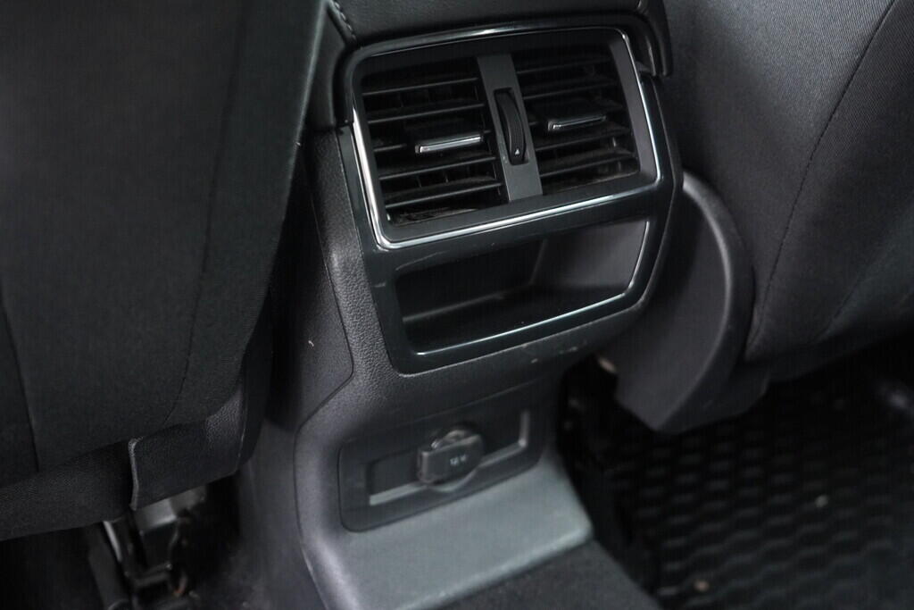 OV190V08322_36.webp_KAROQ Ambition 1.6 TDI 85 kW automat, DPH