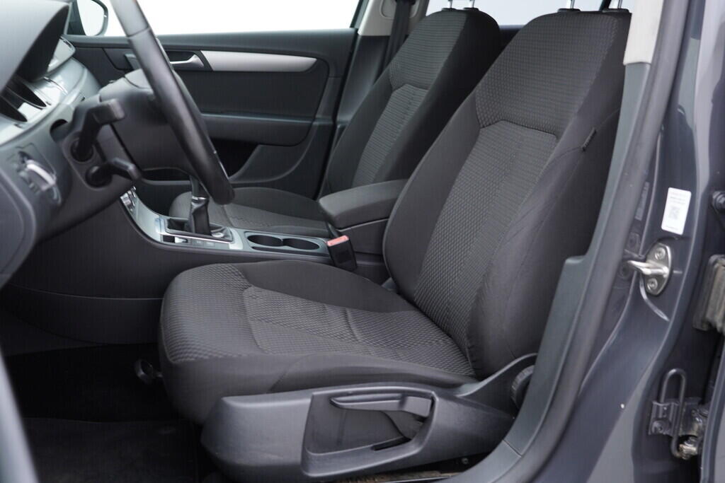 OV190V08329_22.webp_PASSAT  1.6 TDI 77 kW manuál