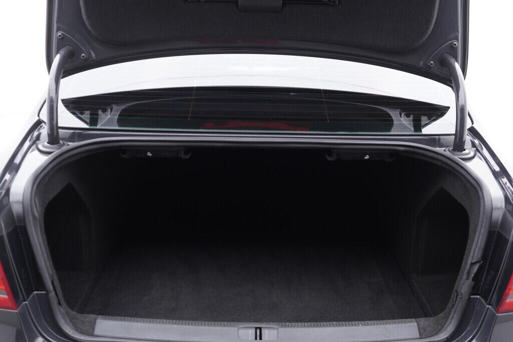 OV190V08329_35.webp_PASSAT  1.6 TDI 77 kW manuál