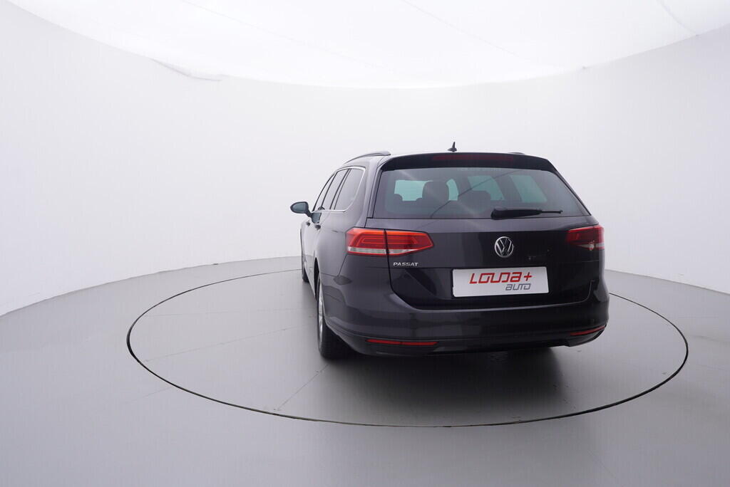 OV190V08333_13.webp_PASSAT VARIANT Comfortline 2.0 TDI 110 kW manuál