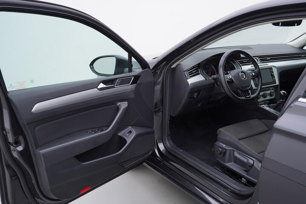 OV190V08333_18.webp_PASSAT VARIANT Comfortline 2.0 TDI 110 kW manuál