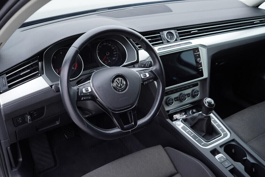 OV190V08333_23.webp_PASSAT VARIANT Comfortline 2.0 TDI 110 kW manuál