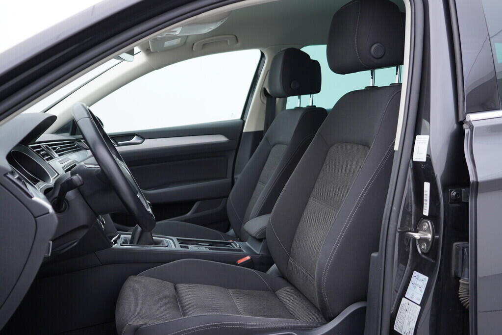 OV190V08333_24.webp_PASSAT VARIANT Comfortline 2.0 TDI 110 kW manuál