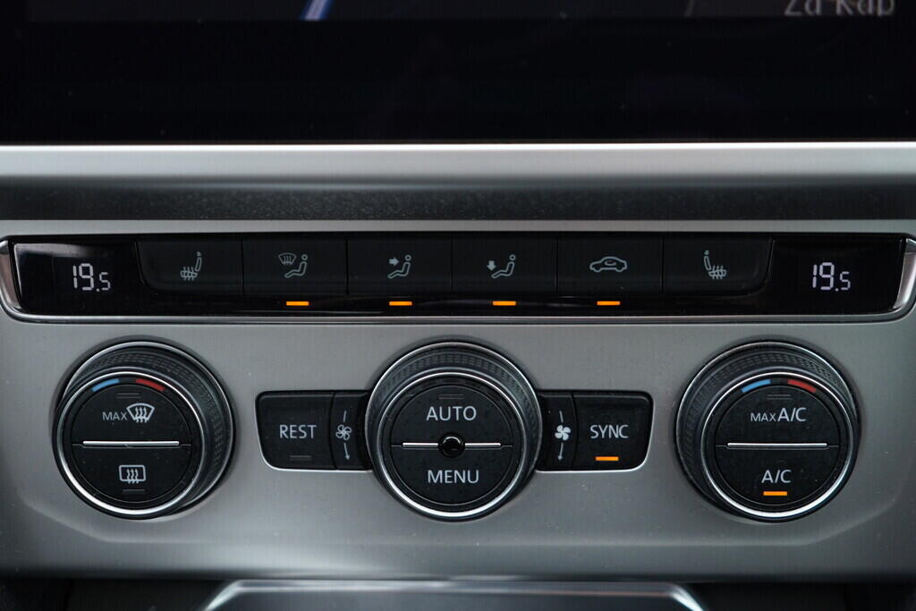 OV190V08333_34.webp_PASSAT VARIANT Comfortline 2.0 TDI 110 kW manuál