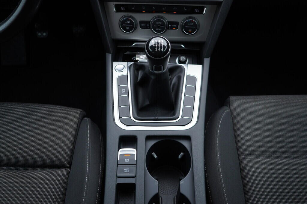 OV190V08333_35.webp_PASSAT VARIANT Comfortline 2.0 TDI 110 kW manuál