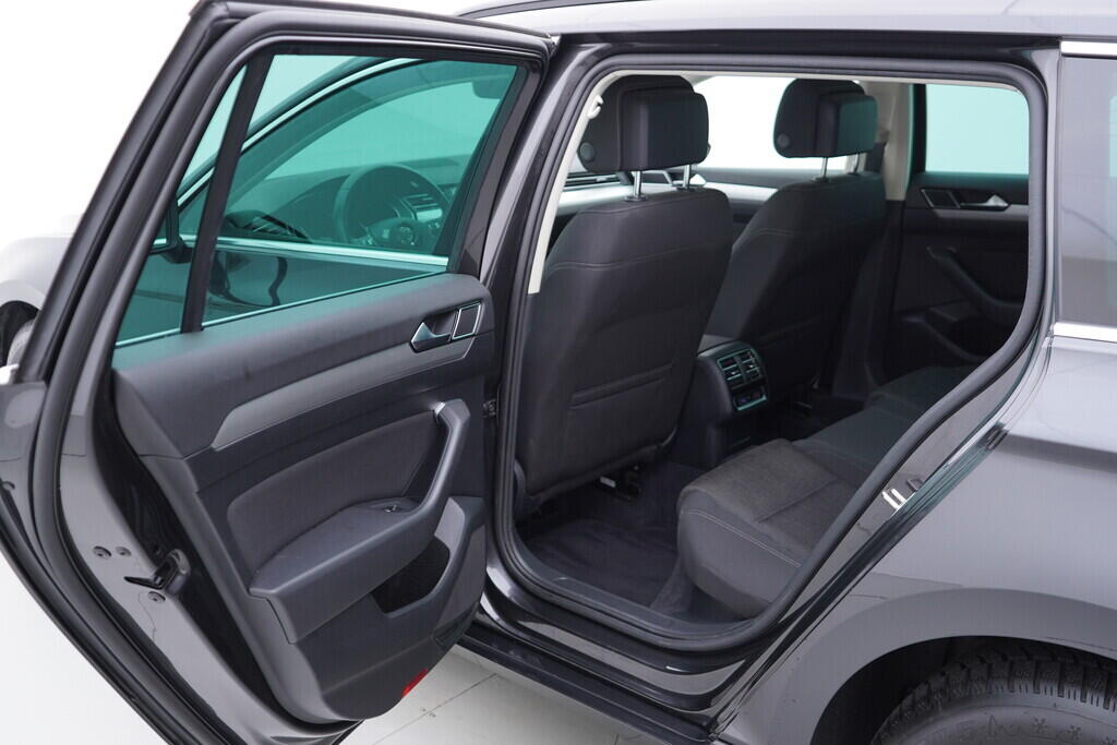 OV190V08333_37.webp_PASSAT VARIANT Comfortline 2.0 TDI 110 kW manuál