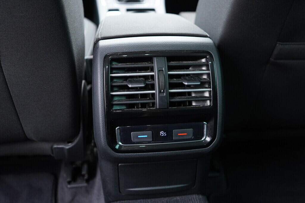 OV190V08333_38.webp_PASSAT VARIANT Comfortline 2.0 TDI 110 kW manuál