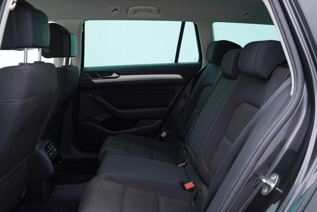 OV190V08333_39.webp_PASSAT VARIANT Comfortline 2.0 TDI 110 kW manuál