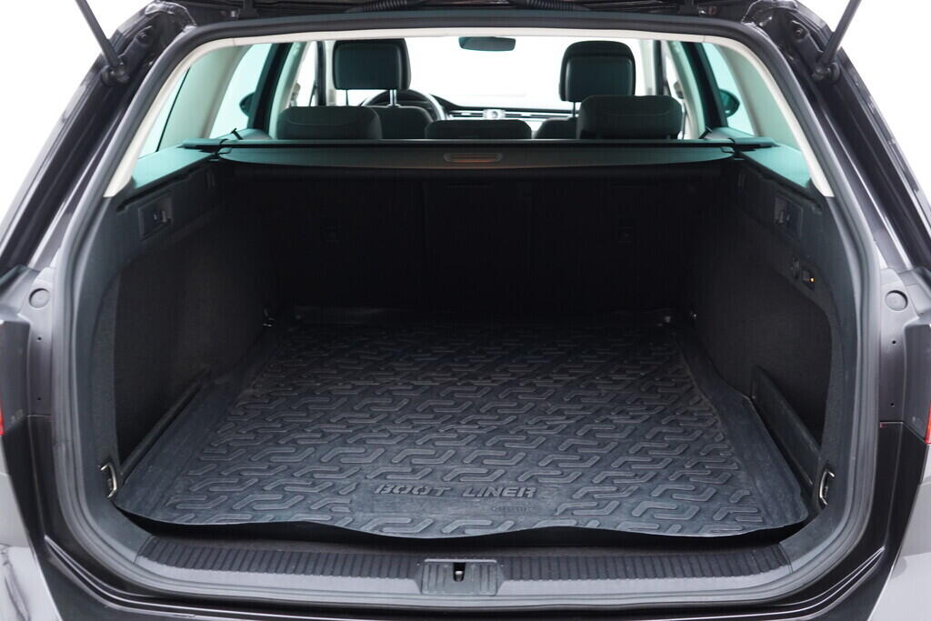 OV190V08333_40.webp_PASSAT VARIANT Comfortline 2.0 TDI 110 kW manuál