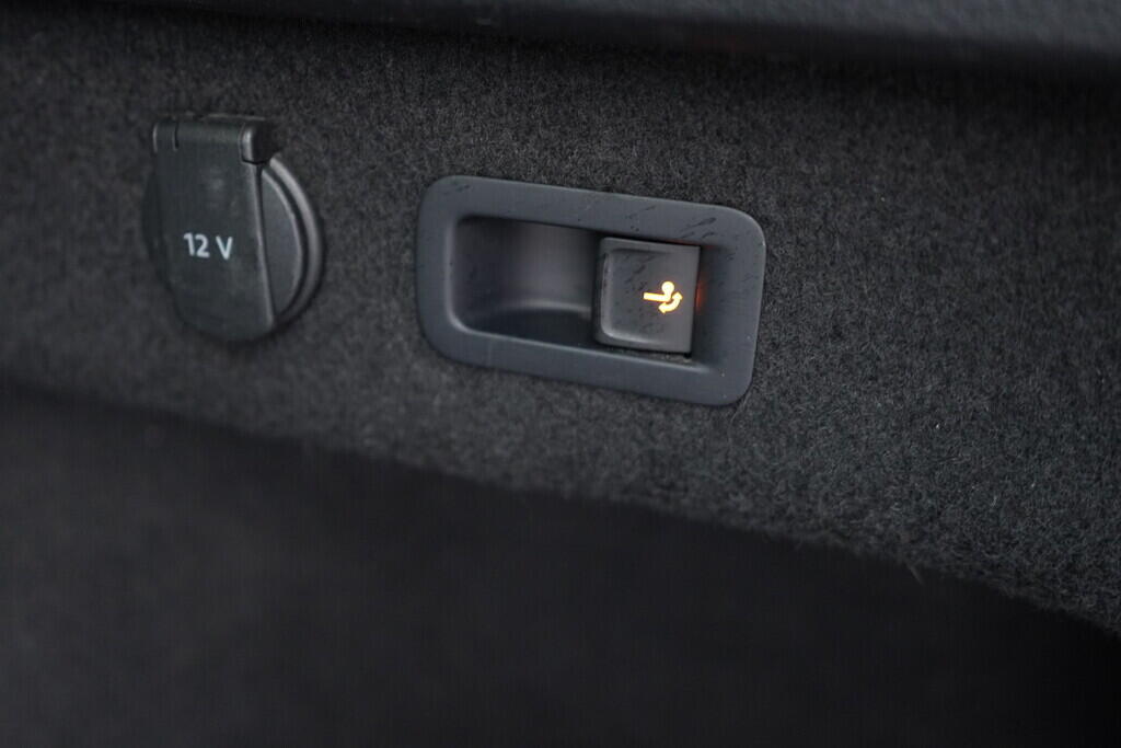 OV190V08333_41.webp_PASSAT VARIANT Comfortline 2.0 TDI 110 kW manuál