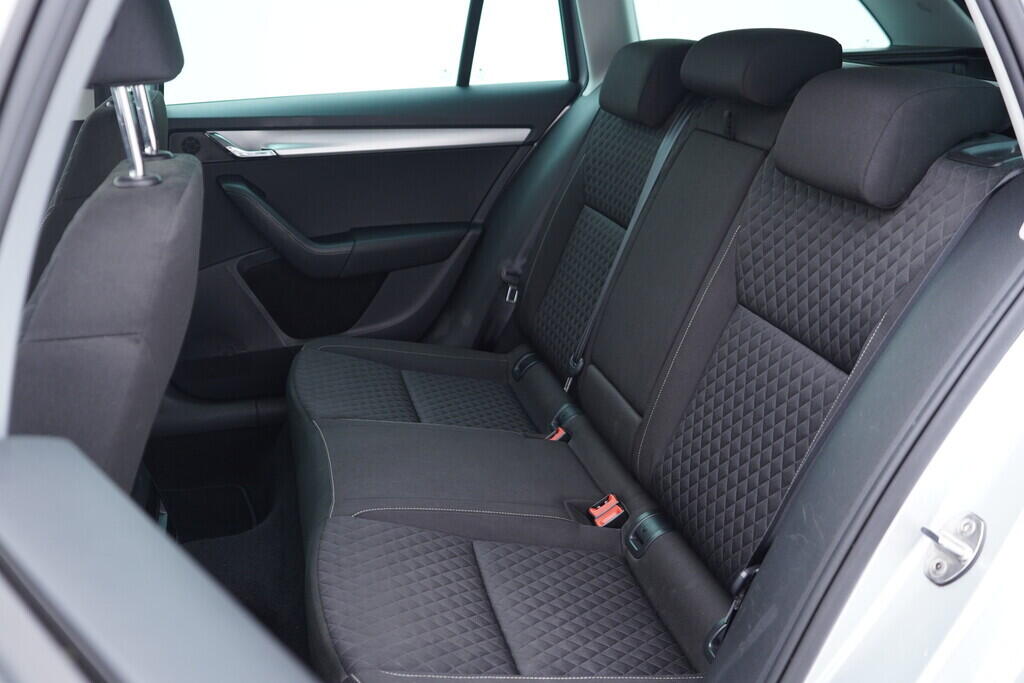 OV190V08337_44.webp_OCTAVIA Drive 2.0 TDI 110 kW automat