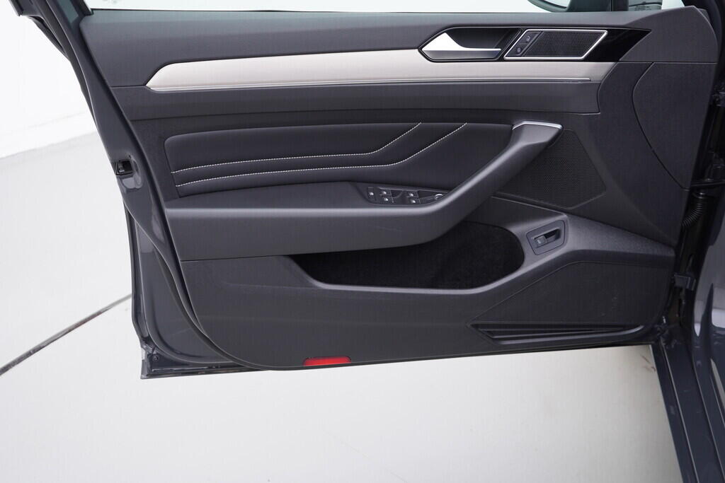 OV190V08352_19.webp_PASSAT VARIANT Elegance 2.0 TDI 110 kW automat, DPH