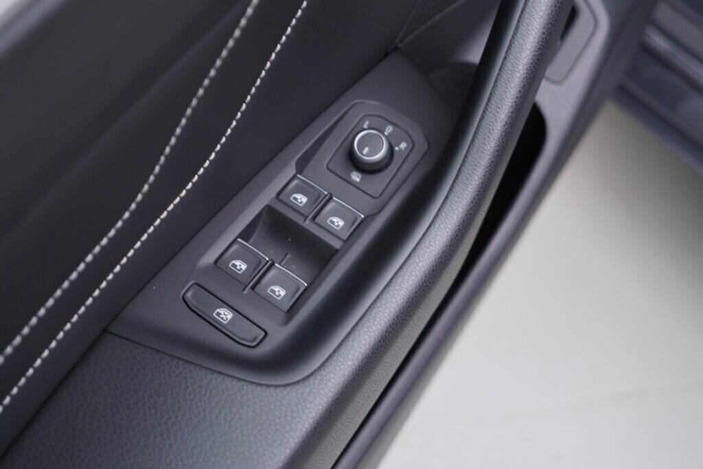 OV190V08352_20.webp_PASSAT VARIANT Elegance 2.0 TDI 110 kW automat, DPH