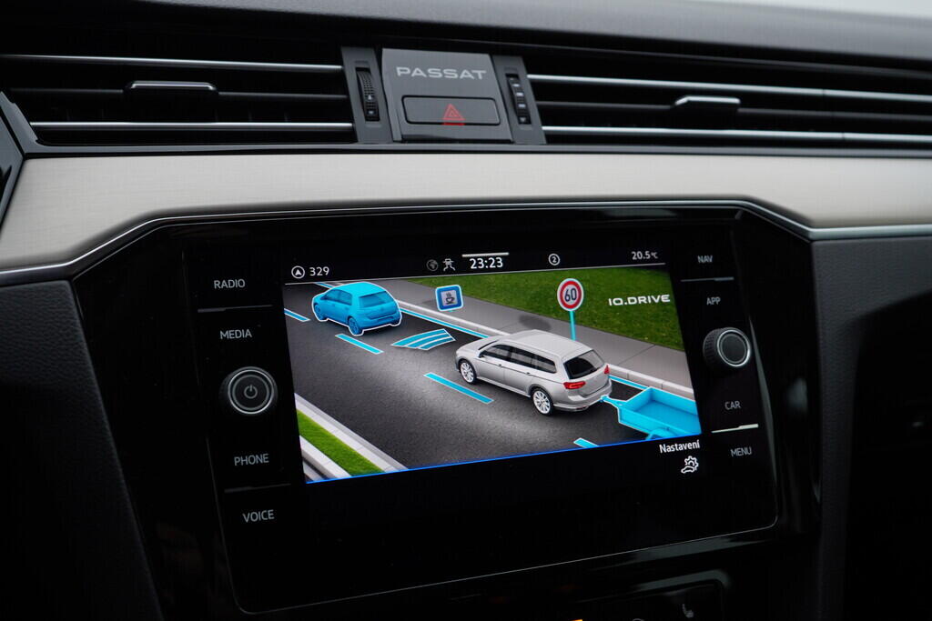 OV190V08352_32.webp_PASSAT VARIANT Elegance 2.0 TDI 110 kW automat, DPH