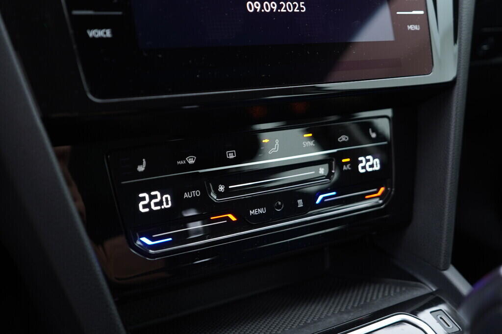 OV190V08352_33.webp_PASSAT VARIANT Elegance 2.0 TDI 110 kW automat, DPH