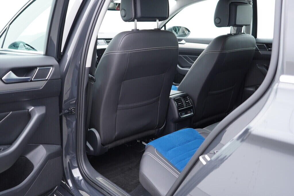 OV190V08352_35.webp_PASSAT VARIANT Elegance 2.0 TDI 110 kW automat, DPH