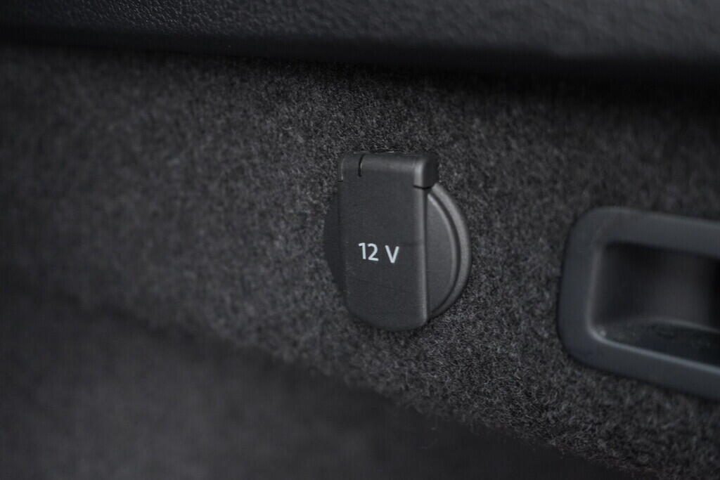 OV190V08352_40.webp_PASSAT VARIANT Elegance 2.0 TDI 110 kW automat, DPH