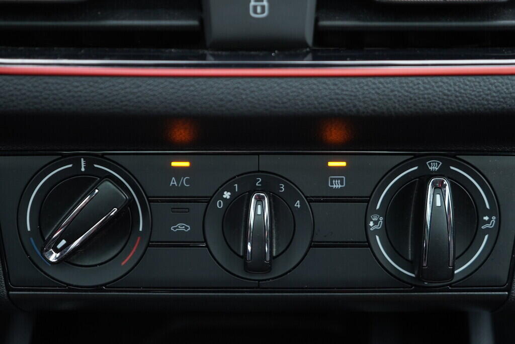 OV190V08355_31.webp_KAMIQ Monte Carlo 1.0 TSI 81 kW automat, DPH