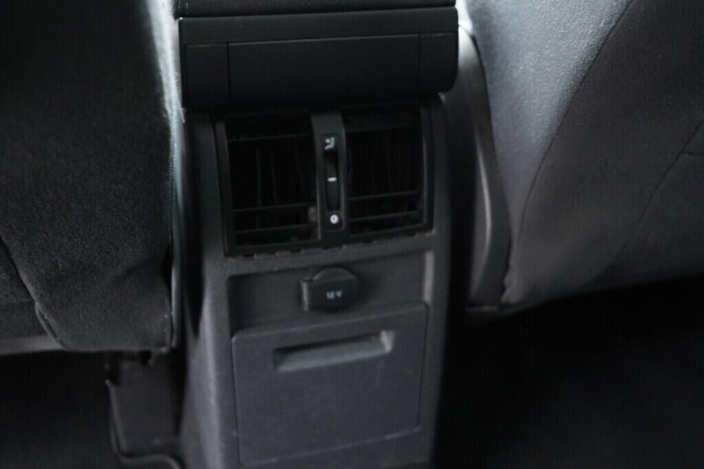 OV190V08357_34.webp_TOURAN Comfortline 2.0 TDI 103 kW manuál