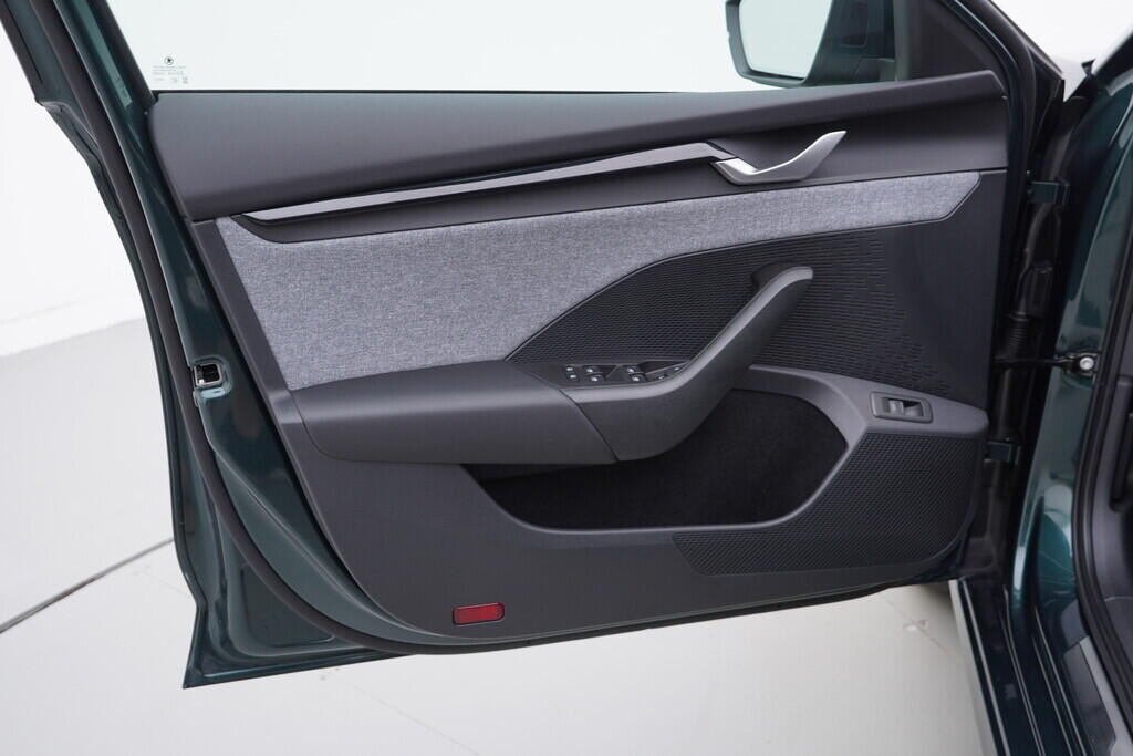 OV190V08359_19.webp_OCTAVIA Top Selection 2.0 TDI 110 kW automat, DPH
