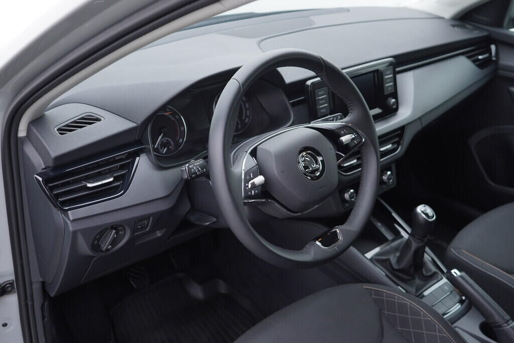 OV190V08365_21.webp_SCALA Ambition 1.0 TSI 81 kW manuál, DPH