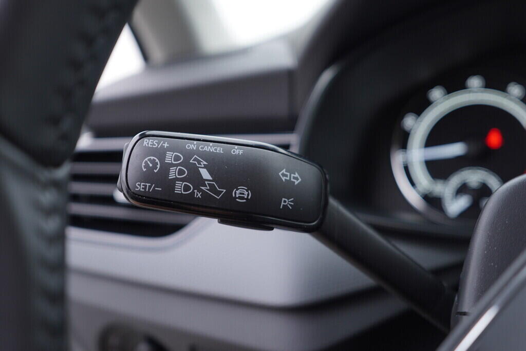 OV190V08365_23.webp_SCALA Ambition 1.0 TSI 81 kW manuál, DPH