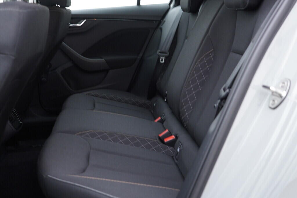 OV190V08365_34.webp_SCALA Ambition 1.0 TSI 81 kW manuál, DPH