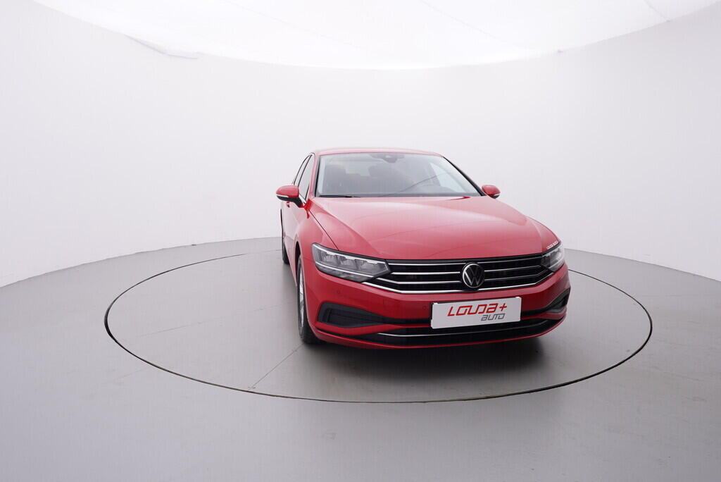 OV190V08368_17.webp_PASSAT Business 2.0 TDI 110 kW manuál, DPH