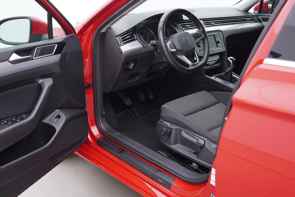 OV190V08368_18.webp_PASSAT Business 2.0 TDI 110 kW manuál, DPH