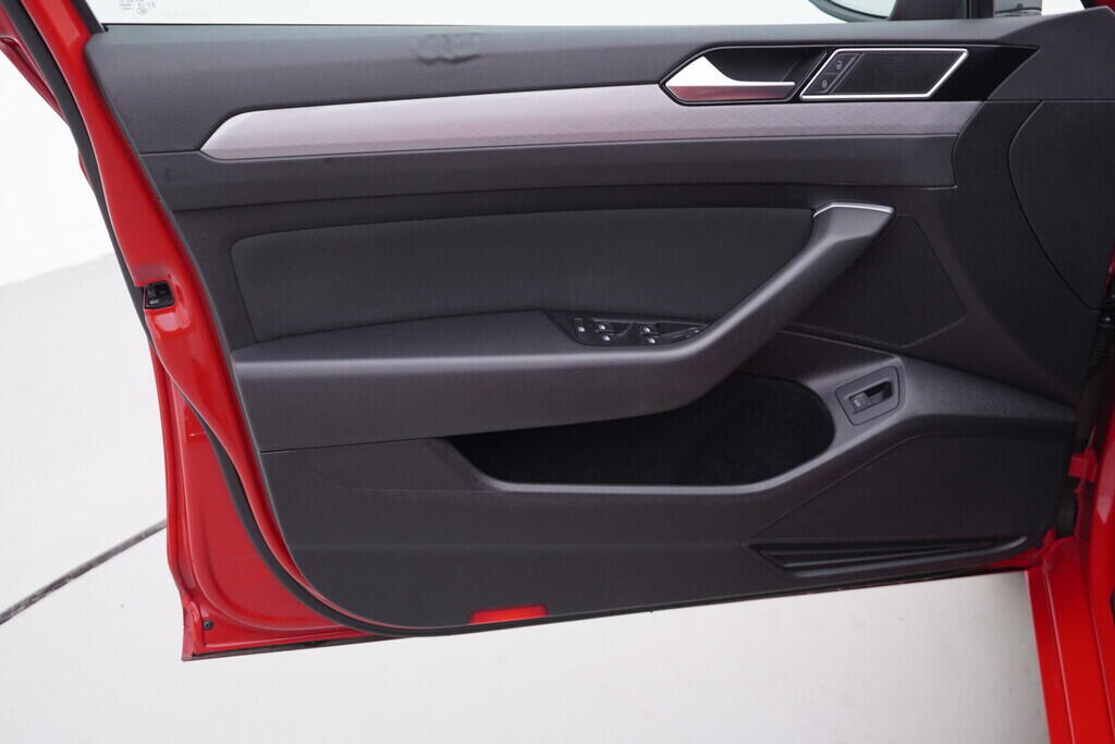 OV190V08368_19.webp_PASSAT Business 2.0 TDI 110 kW manuál, DPH