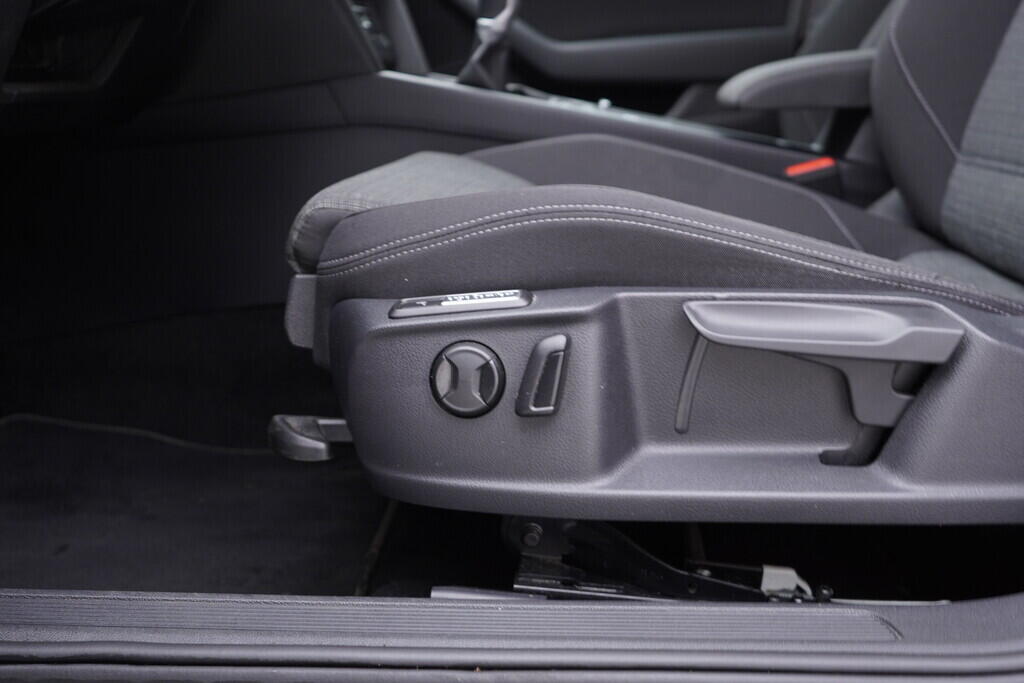 OV190V08368_22.webp_PASSAT Business 2.0 TDI 110 kW manuál, DPH
