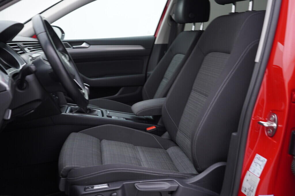 OV190V08368_23.webp_PASSAT Business 2.0 TDI 110 kW manuál, DPH