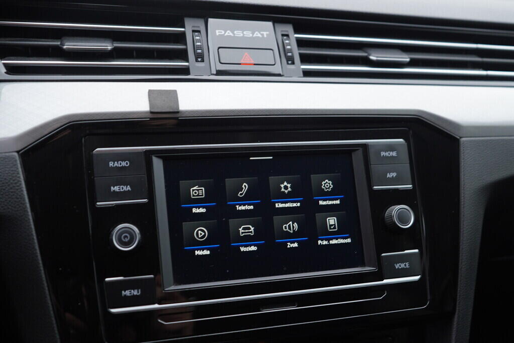 OV190V08368_28.webp_PASSAT Business 2.0 TDI 110 kW manuál, DPH