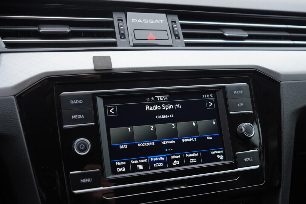 OV190V08368_29.webp_PASSAT Business 2.0 TDI 110 kW manuál, DPH