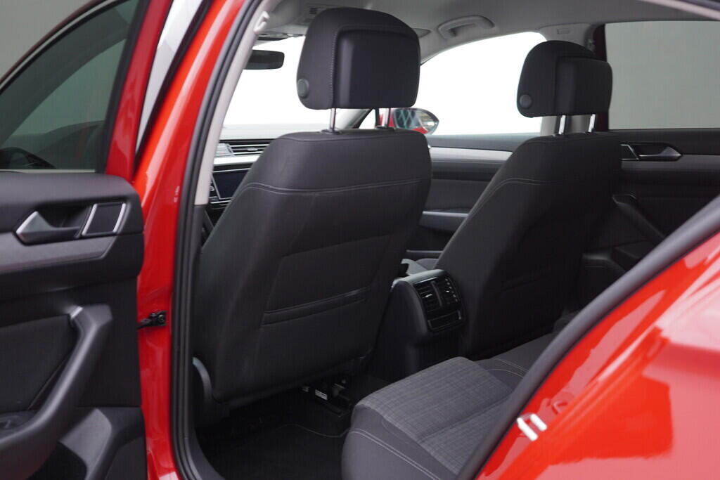 OV190V08368_33.webp_PASSAT Business 2.0 TDI 110 kW manuál, DPH