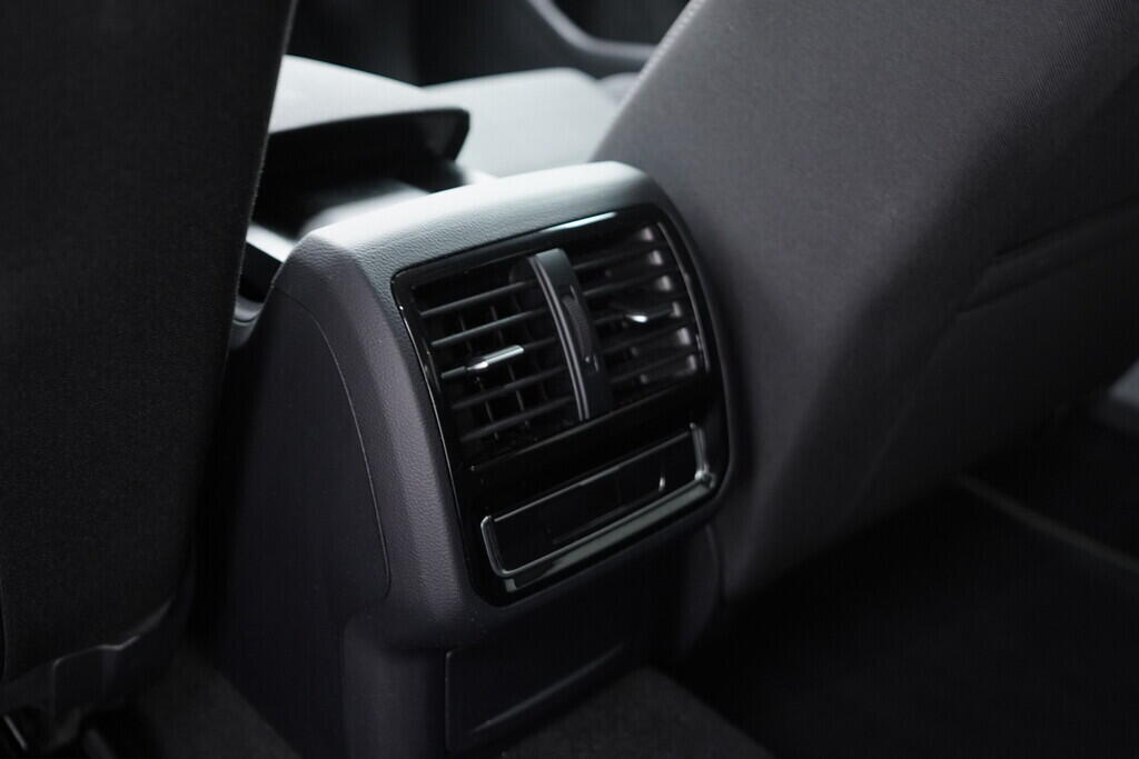 OV190V08368_34.webp_PASSAT Business 2.0 TDI 110 kW manuál, DPH