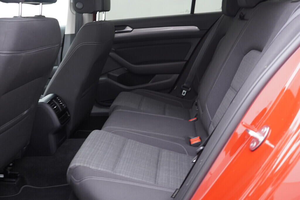 OV190V08368_35.webp_PASSAT Business 2.0 TDI 110 kW manuál, DPH
