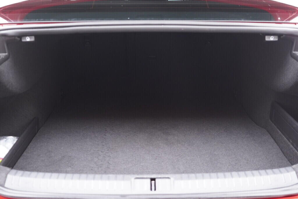 OV190V08368_37.webp_PASSAT Business 2.0 TDI 110 kW manuál, DPH