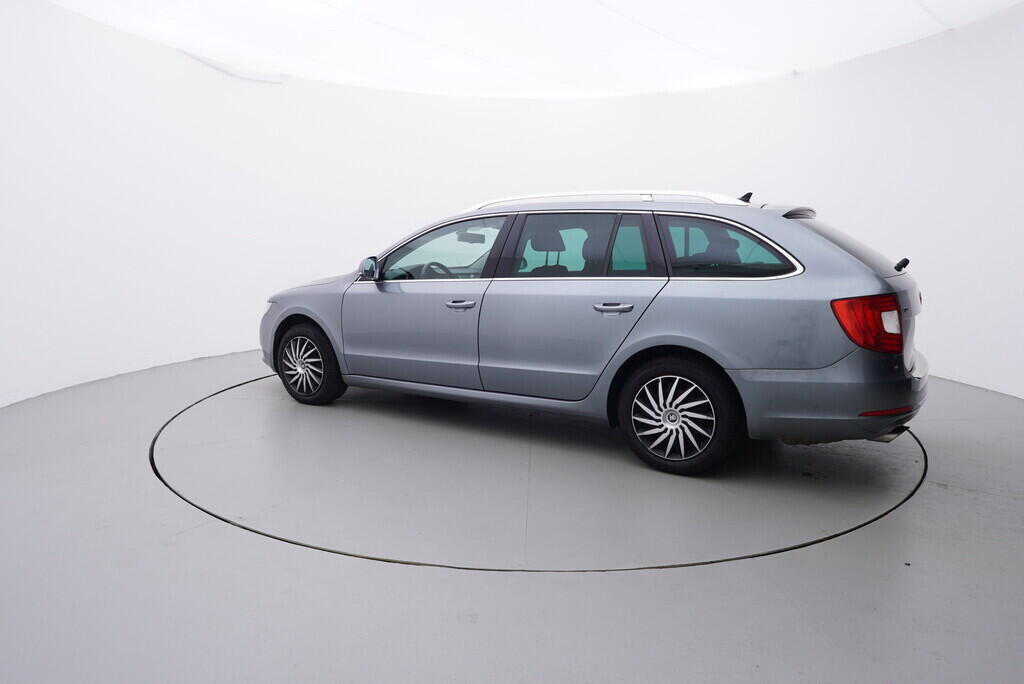OV190V08396_12.webp_SUPERB Ambition 2.0 TDI 103 kW manuál