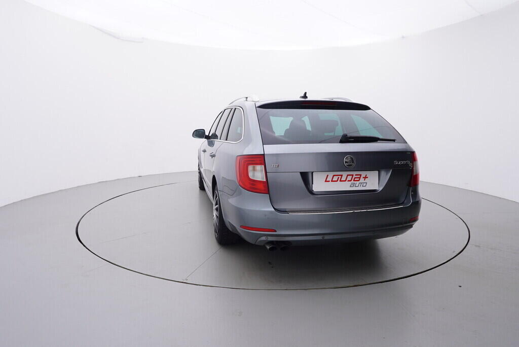OV190V08396_13.webp_SUPERB Ambition 2.0 TDI 103 kW manuál