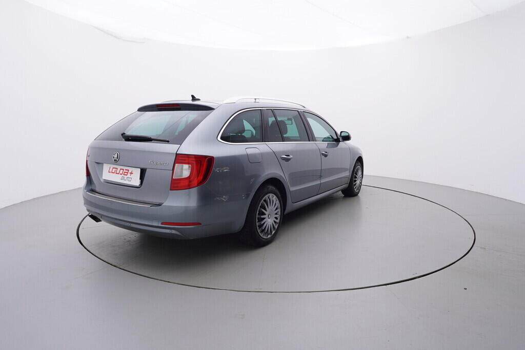 OV190V08396_14.webp_SUPERB Ambition 2.0 TDI 103 kW manuál