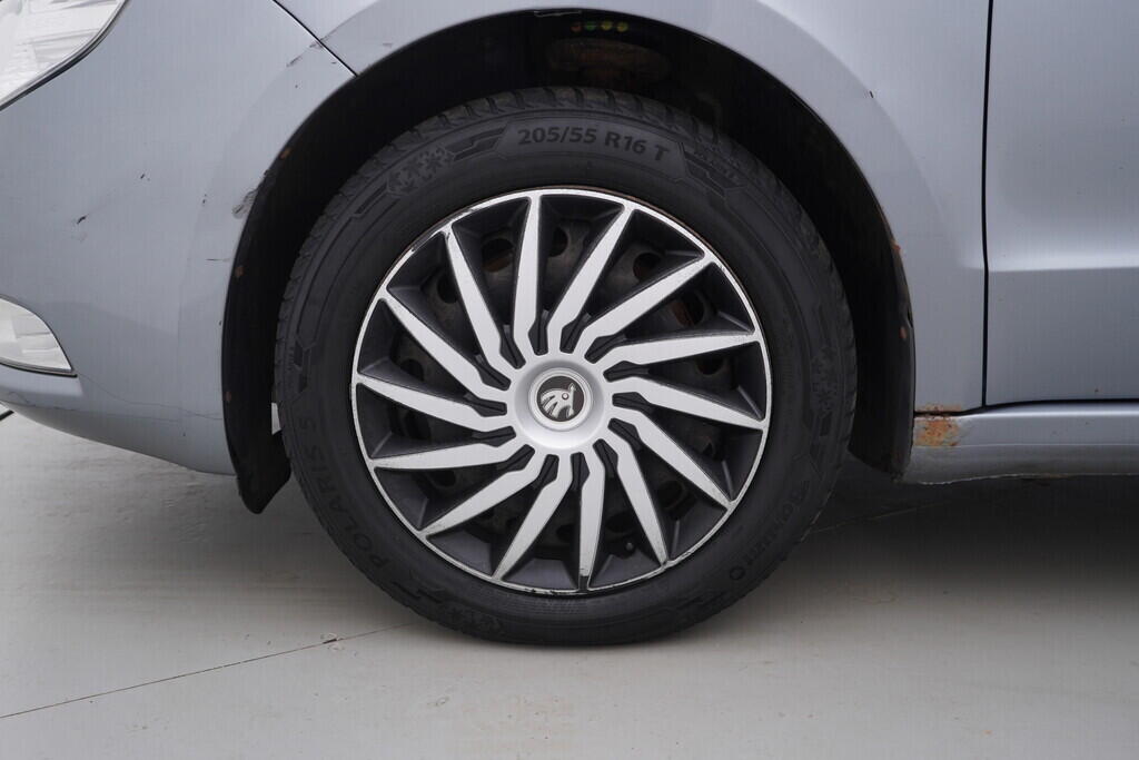 OV190V08396_37.webp_SUPERB Ambition 2.0 TDI 103 kW manuál