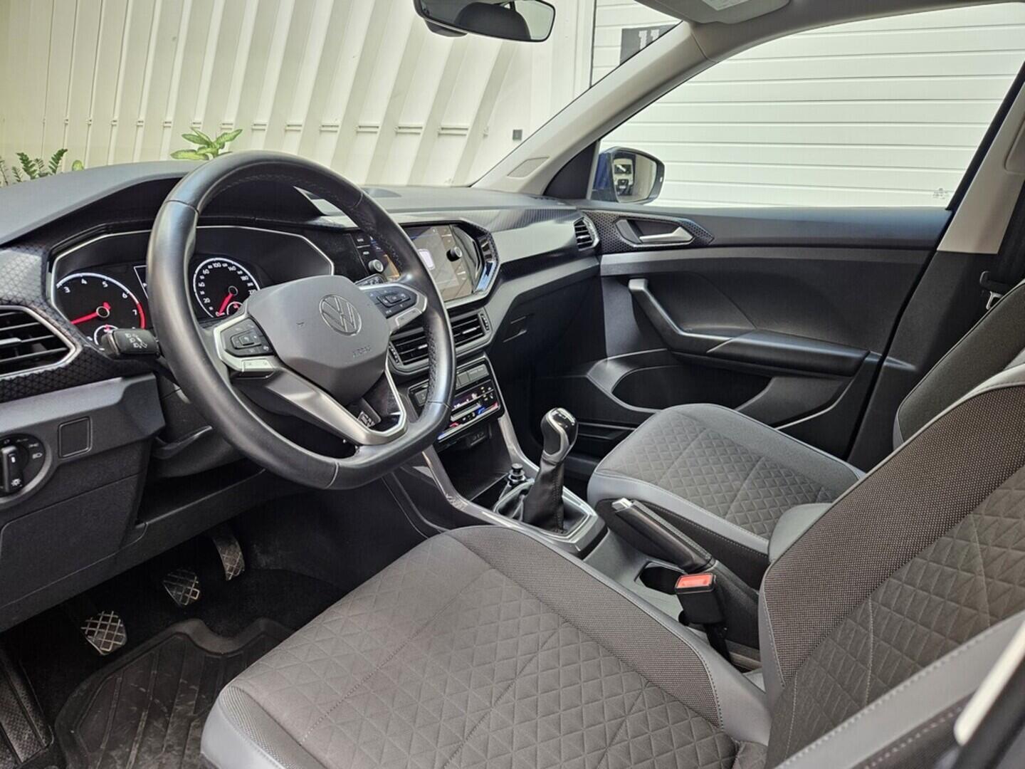 OV190V08398_21.webp_T-CROSS Style 1.0 TSI 81 kW manuál