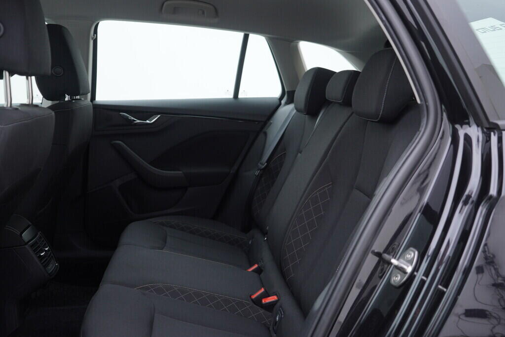 OV190V08416_34.webp_SCALA Ambition 1.0 TSI 81 kW automat, DPH