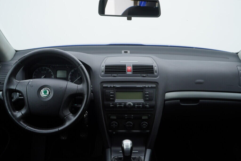 OV190V08426_25.webp_OCTAVIA Elegance 2.0 TDI 103 kW manuál