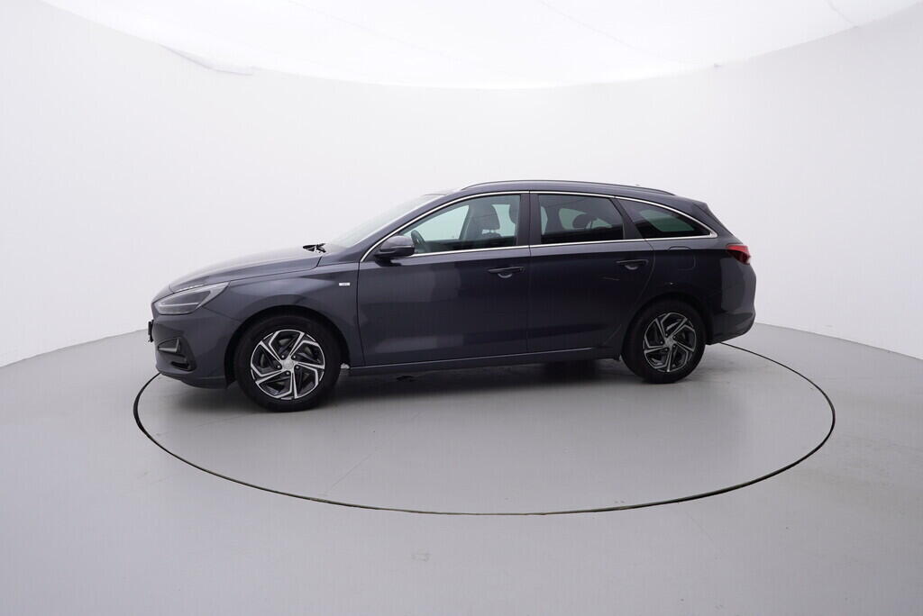 OV190V08431_11.webp_I30 Smart nav 1.5  117 kW manuál