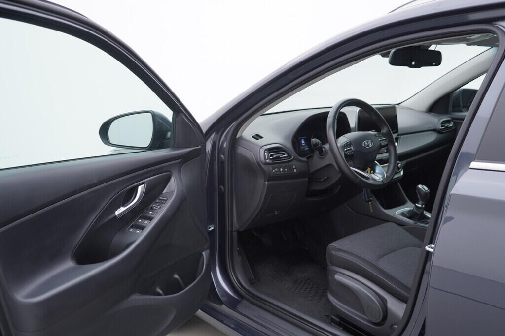 OV190V08431_18.webp_I30 Smart nav 1.5  117 kW manuál