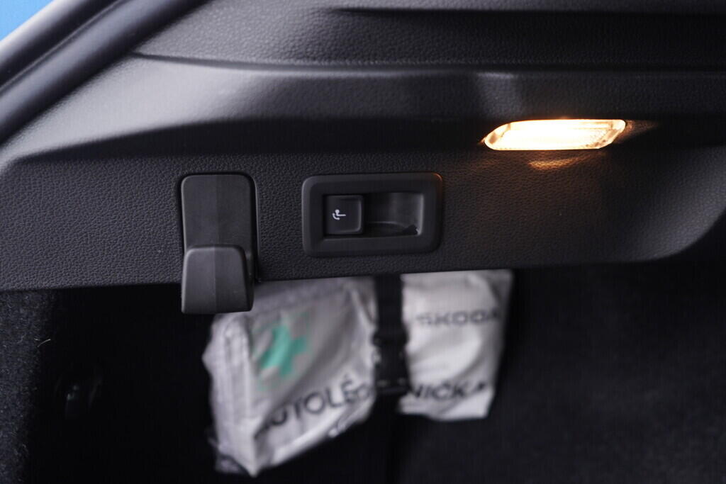 OV190V08441_44.webp_SCALA Ambition 1.5 TSI 110 kW automat, DPH